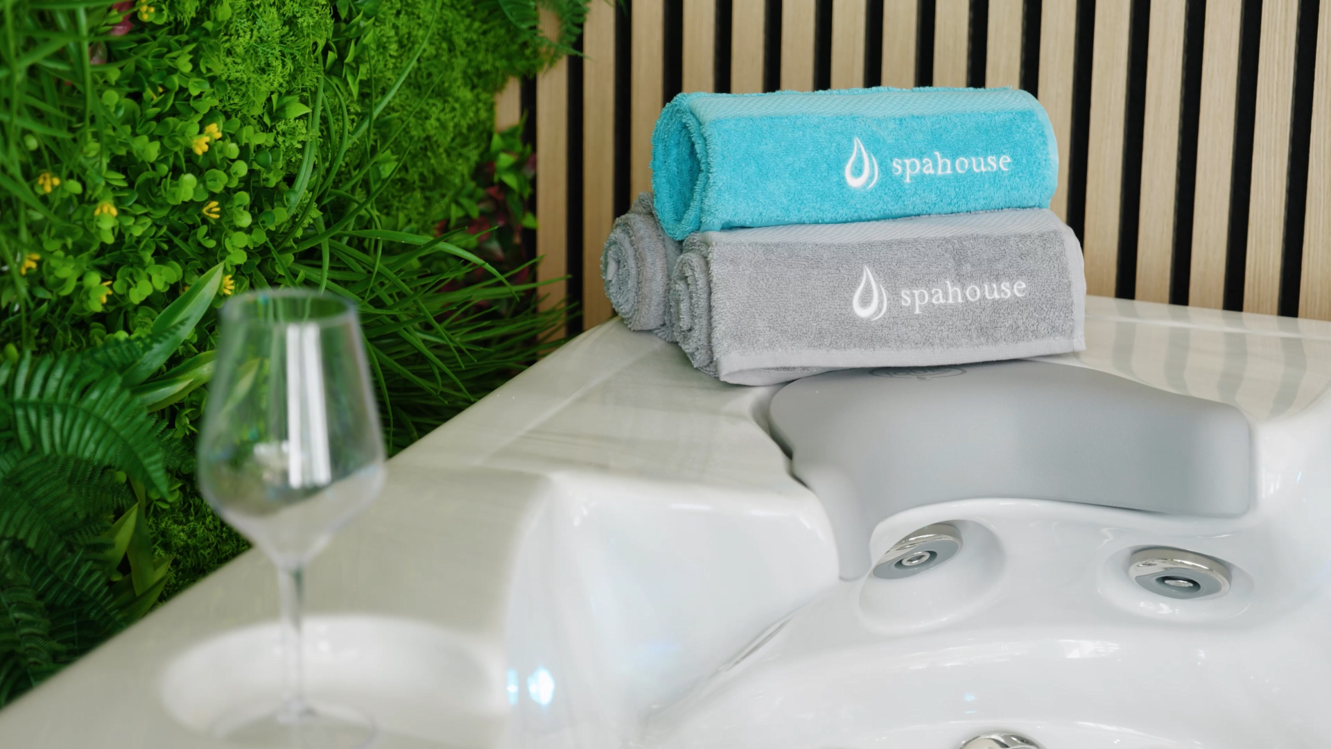 SPAHOUSE - Reklamní spot na venkovní vířivky